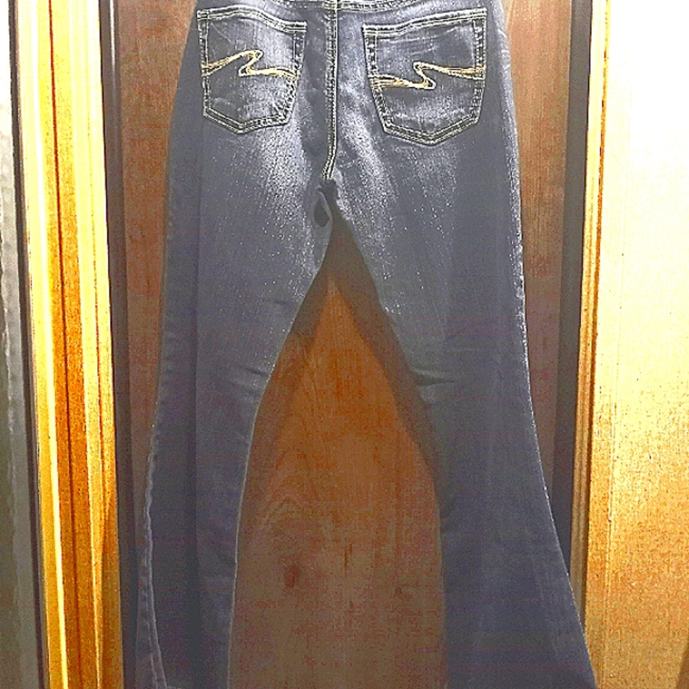Silver jeans slightly worn, dark blue size 27/31